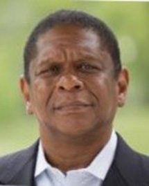 Headshot Erich Barnes